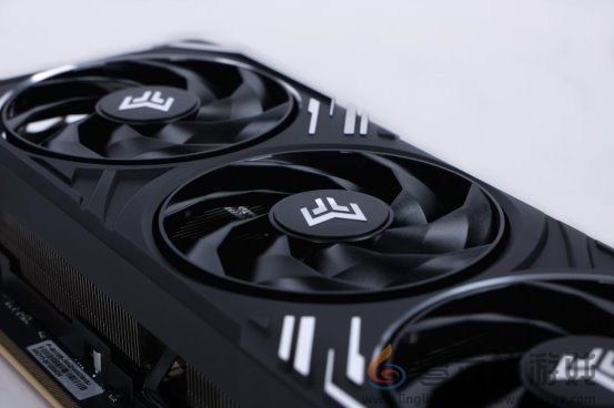 支持DLSS4，从“新”出发|影驰GeForce RTX 5080金属大师OC系列测评(图9)